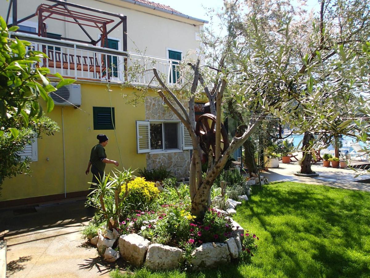 Apartments By The Sea Blace, Neretva Delta - Usce Neretve - 16068 外观 照片