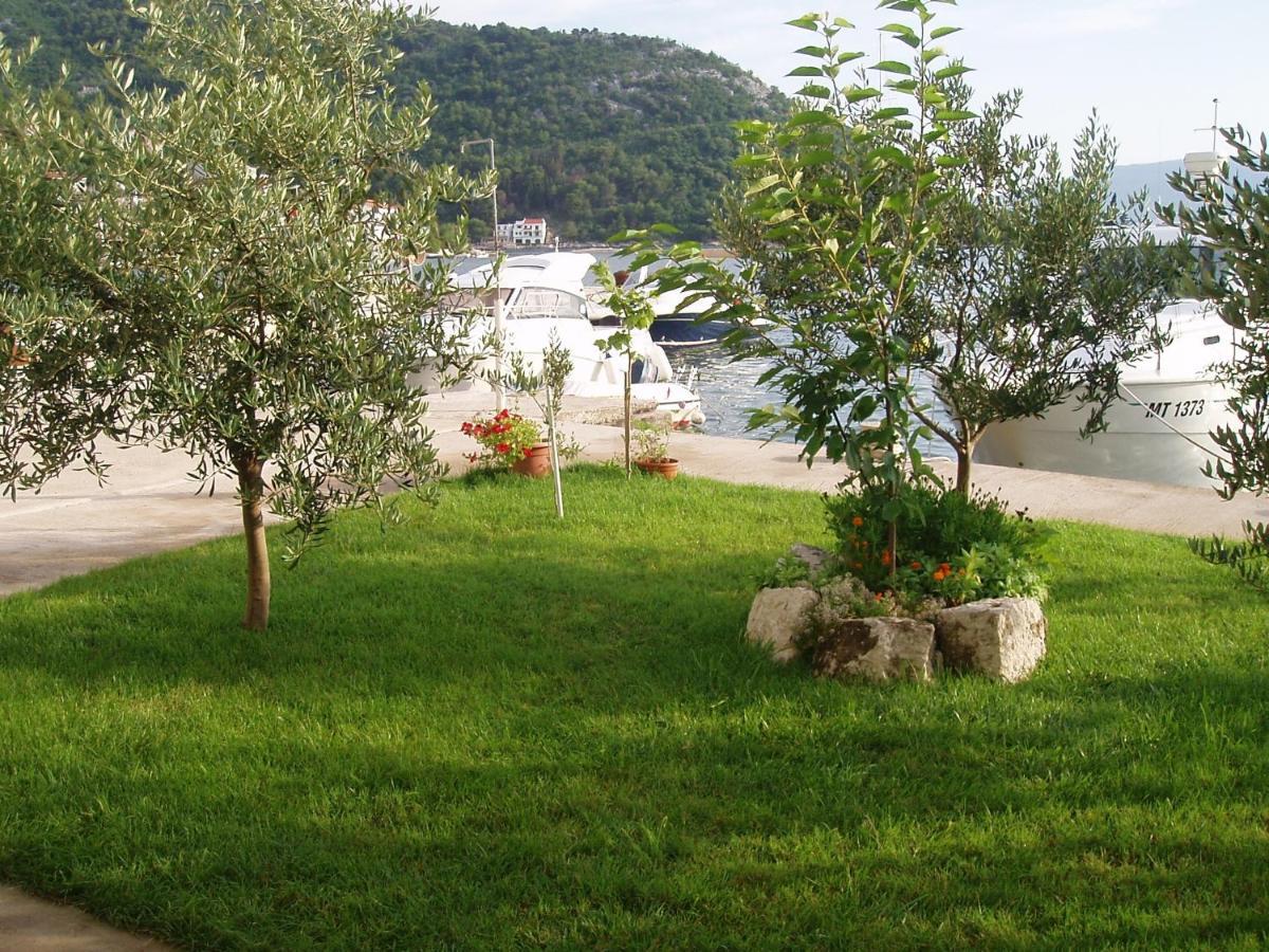 Apartments By The Sea Blace, Neretva Delta - Usce Neretve - 16068 外观 照片