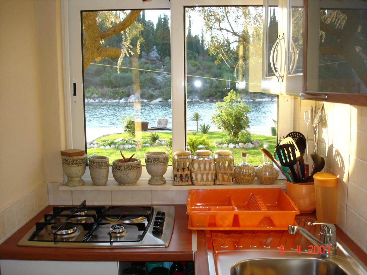 Apartments By The Sea Blace, Neretva Delta - Usce Neretve - 16068 外观 照片